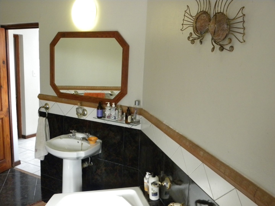 5 Bedroom Property for Sale in Wavecrest Eastern Cape